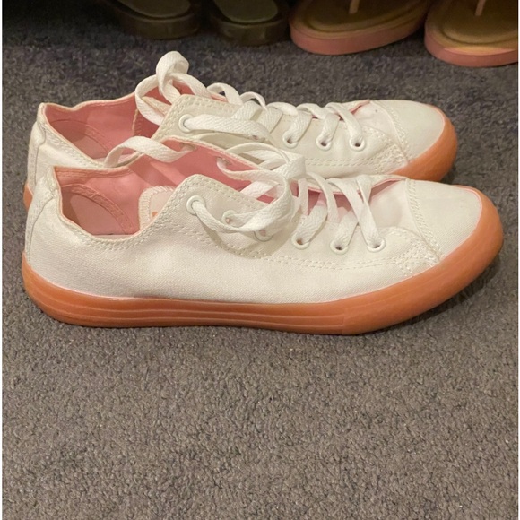 SOLD Women’s’ Converse Sneakers - Picture 9 of 15